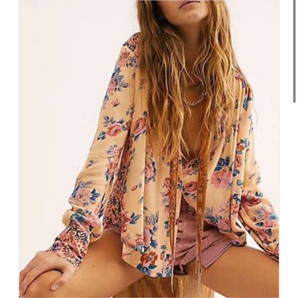Free People Hold On To Me Printed Floral Buttondown Top in Coral Size XS